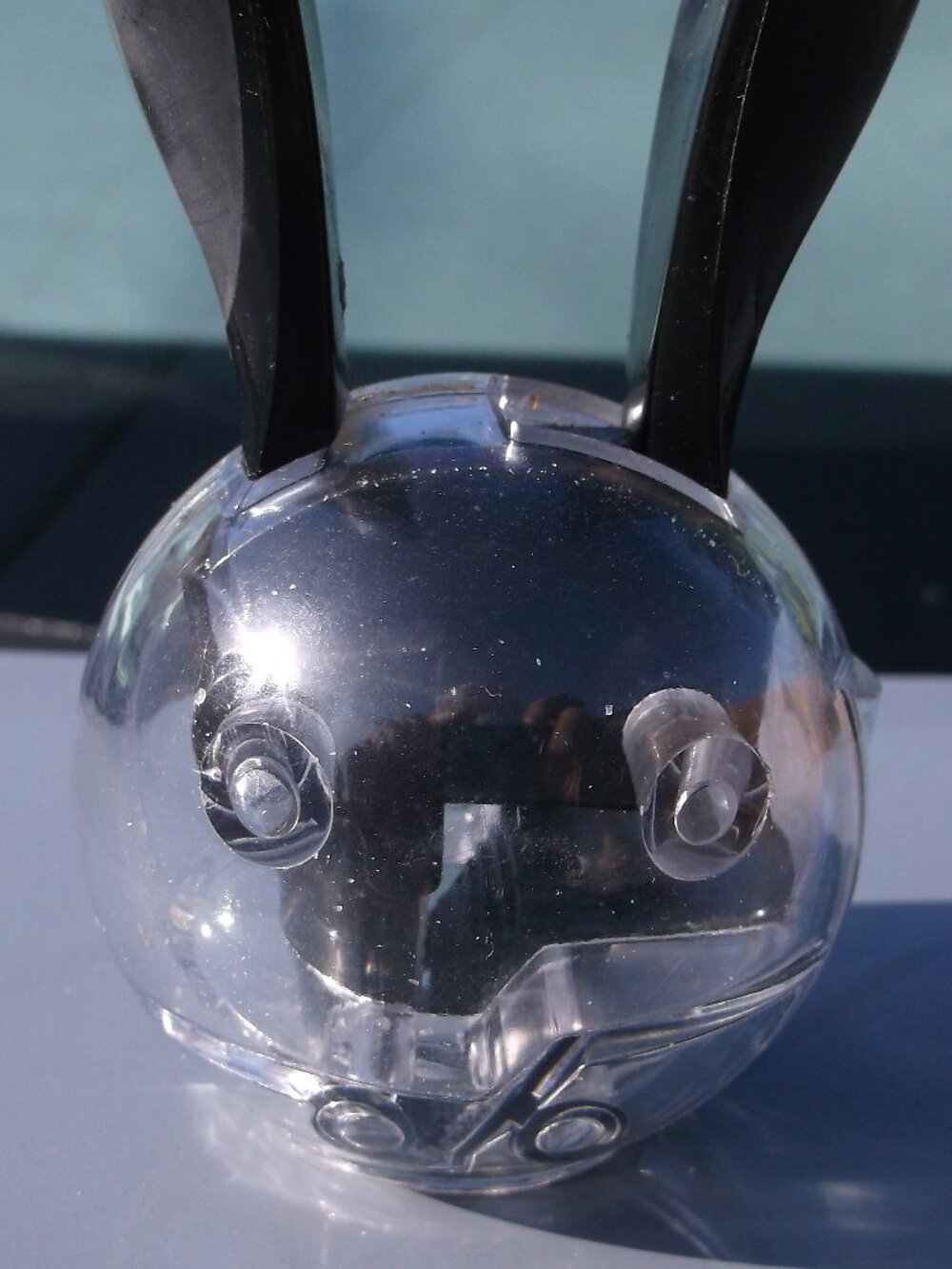 Chef’n Bunny Salt Grinder – Magnetic Squeeze‑Handle Salt Mill – Like New - Picture 3 of 3